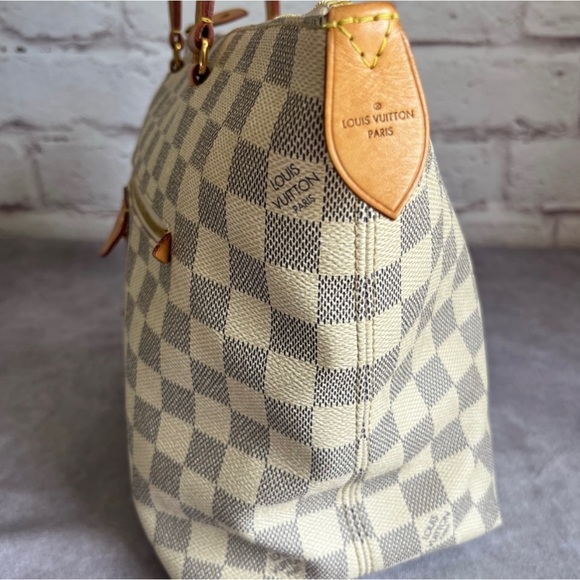 Louis Vuitton - Picture 4 of 14